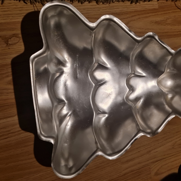 Christmas Tree Baking Pan Mold 14 Inch - Picture 3 of 6